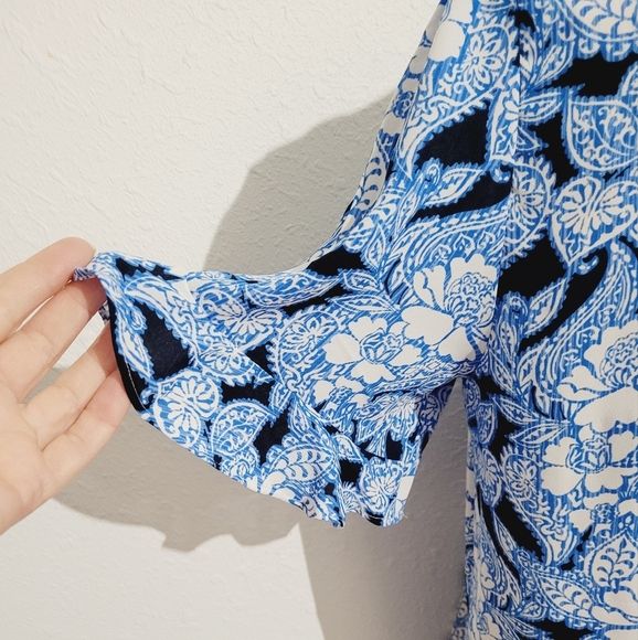 LOFT Floral Flutter Sleeve Blouse Top Woman's Size Medium - Picture 4 of 9